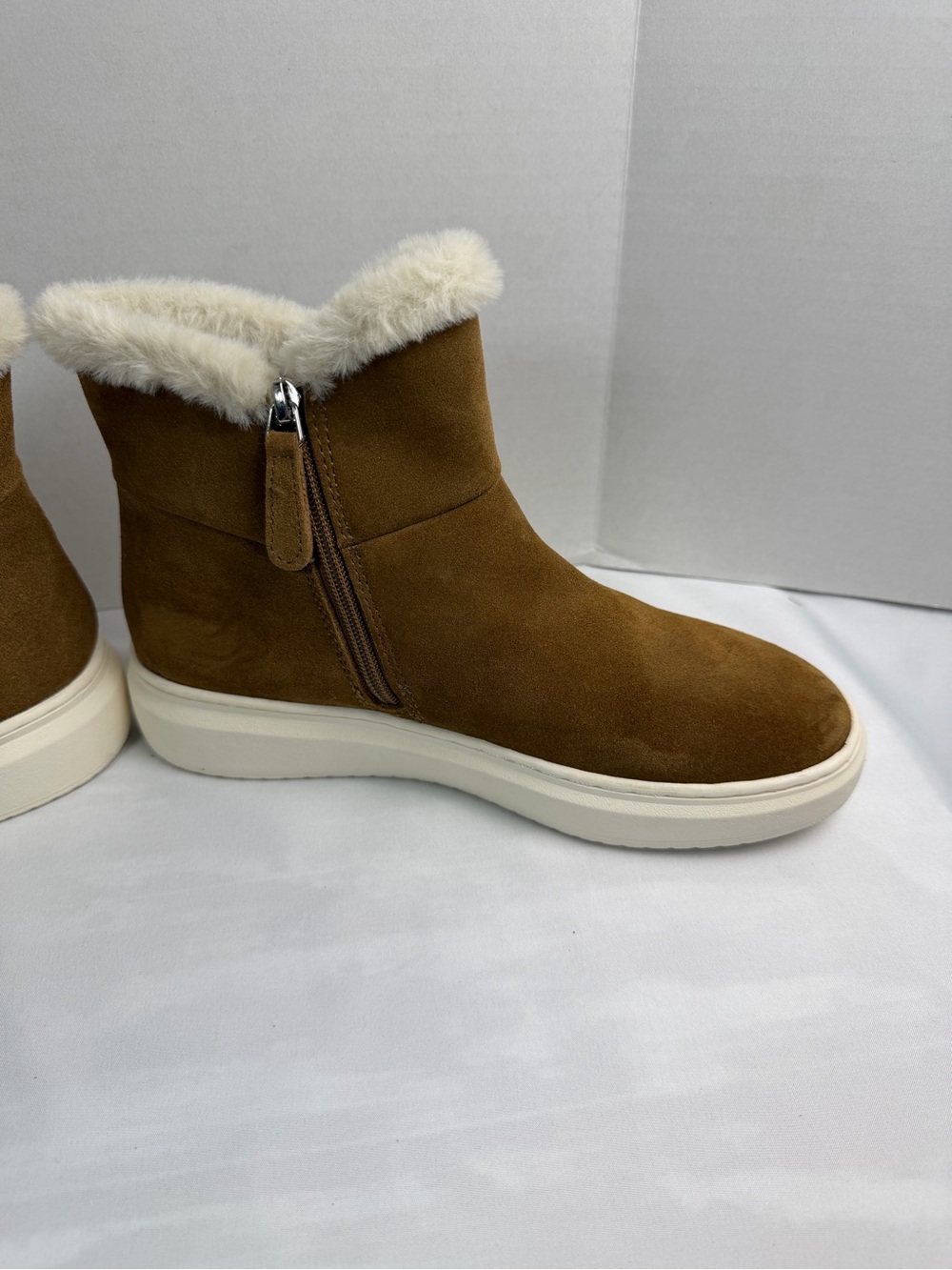 Marc Fisher women’s leather Foggie trimmed booties in Dark Natural 8 EUC - Picture 7 of 16